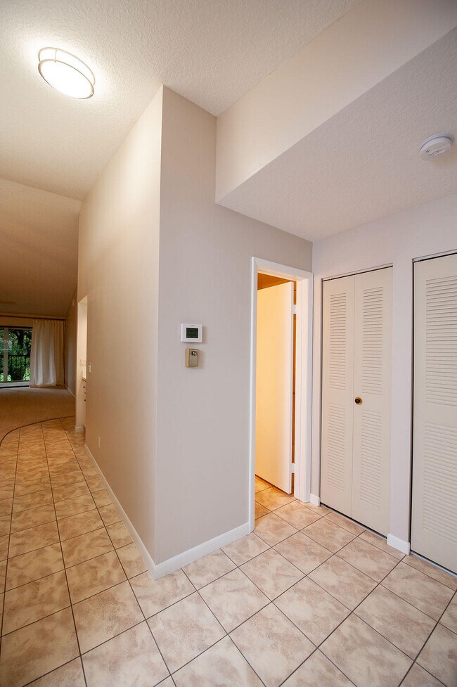 Building Photo - 602 Pinecrest Cir