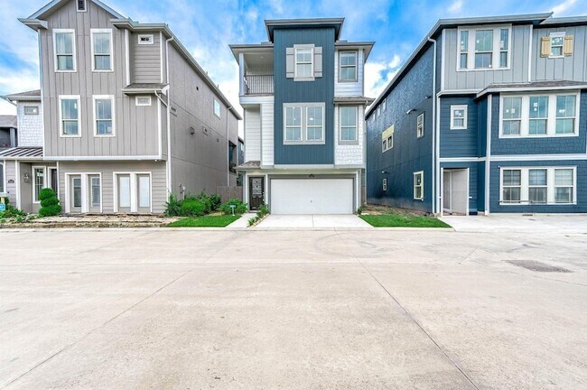 Building Photo - 2022 Groveland Glen Dr