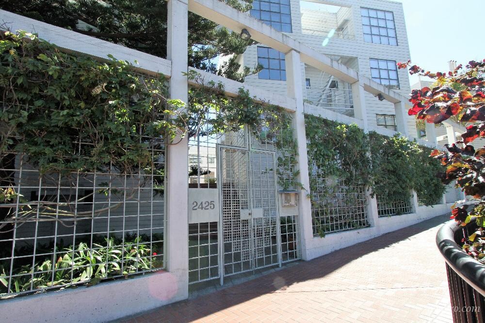 Foto principal - 2425 Market St
