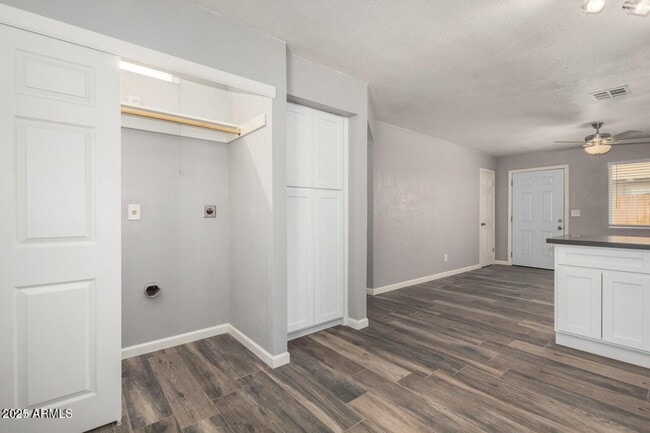 Building Photo - 214 N 88th Pl