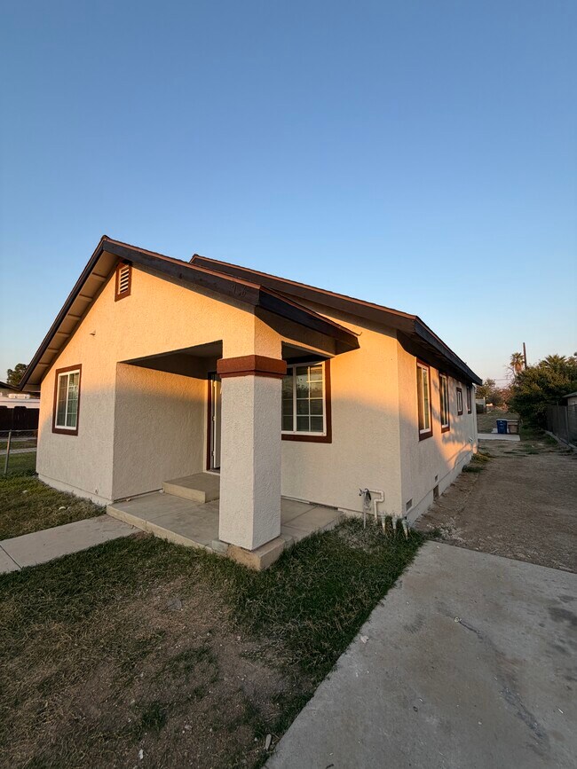 Foto del edificio - 706 T St