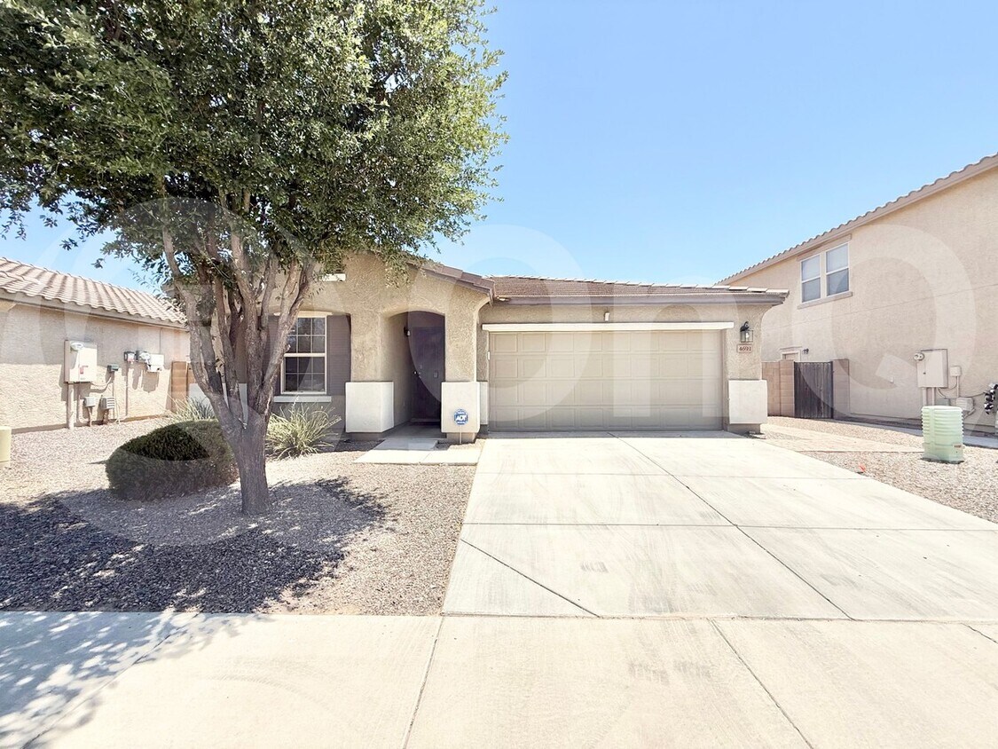 Foto principal - 4691 E Longhorn St