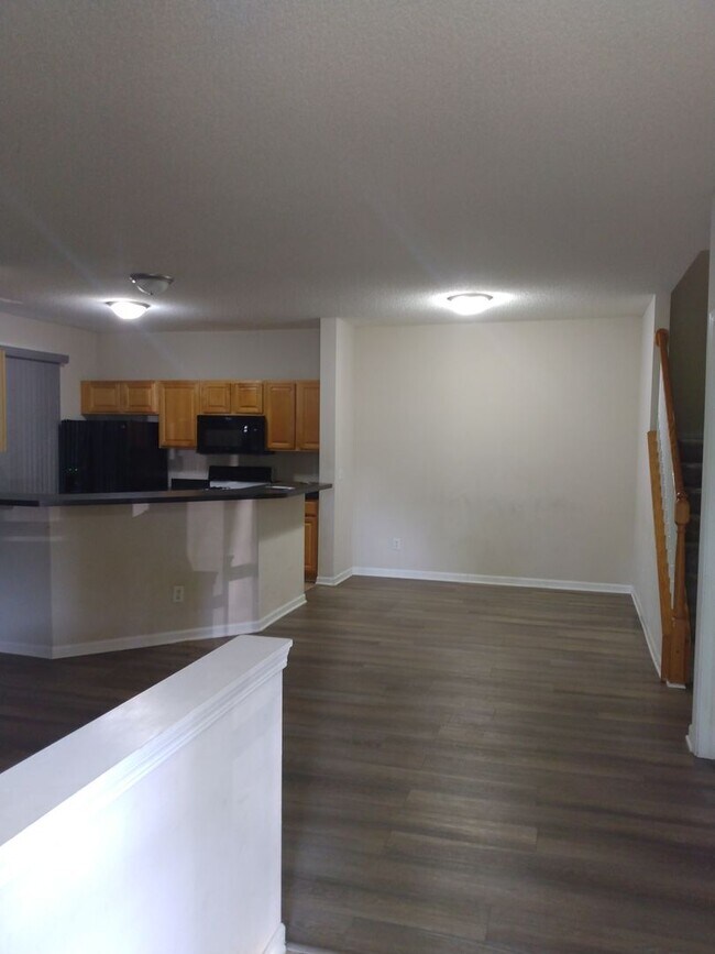 Building Photo - Beautiful 3 bedroom Townhome in Maple Grove