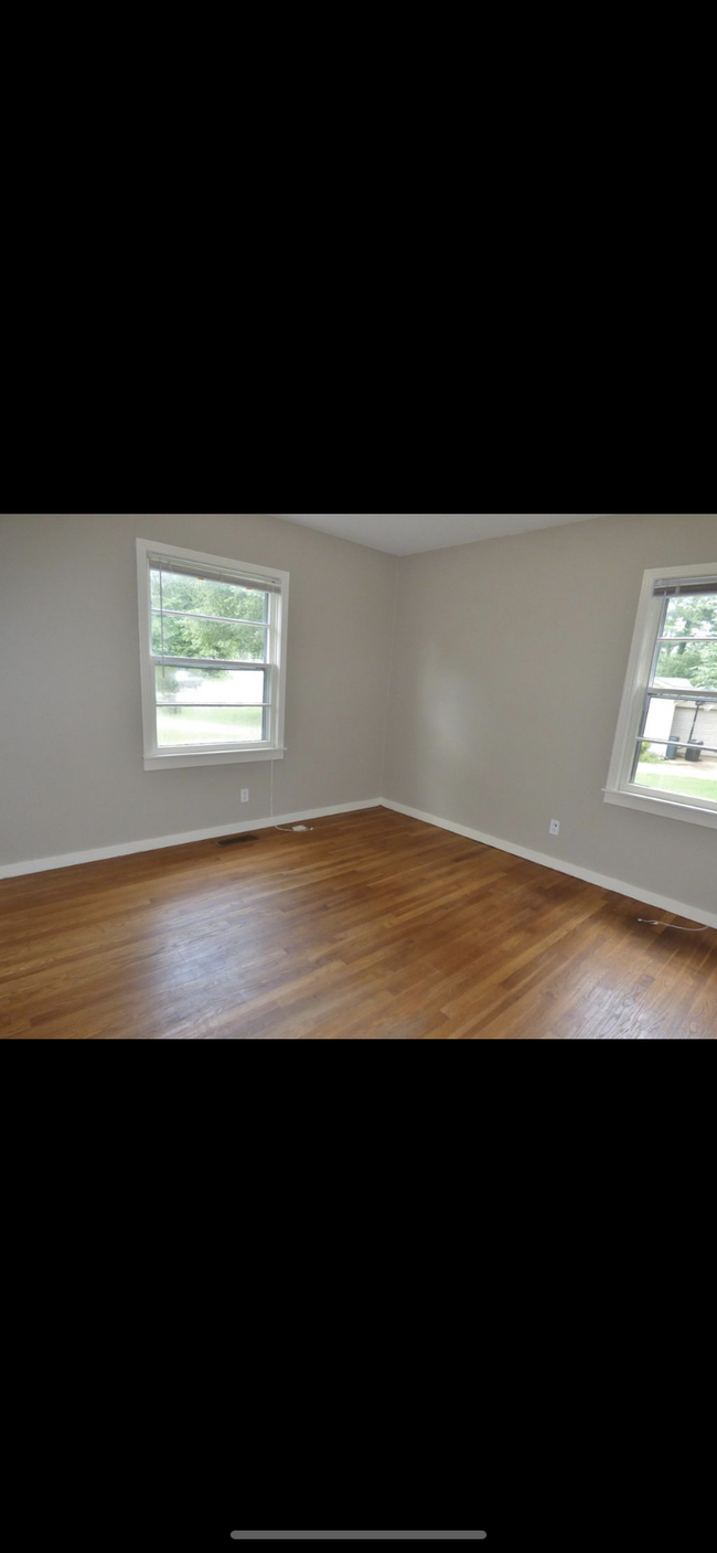Building Photo - 217 Montclair Dr