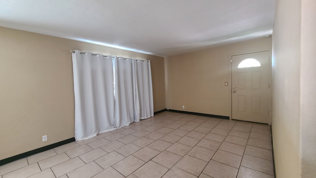 Primary Photo - 450 W University Dr