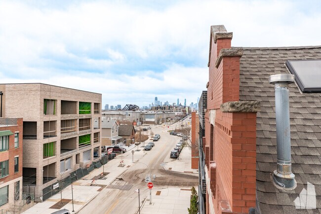 Foto del edificio - 2356 N Elston Ct