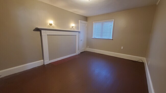 Building Photo - 21 Mechanic St