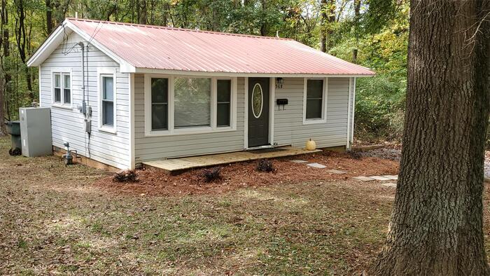 Primary Photo - 568 Gantt St