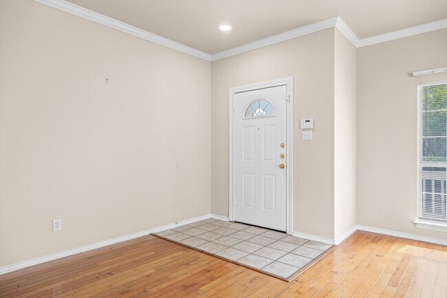 Building Photo - 511 Shannon Rose