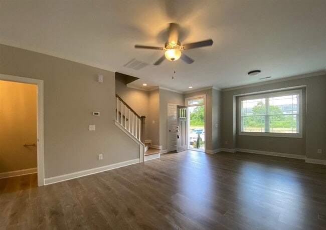 Building Photo - Beautiful 3 Bedroom 3.5 Bathroom 3 Story T...
