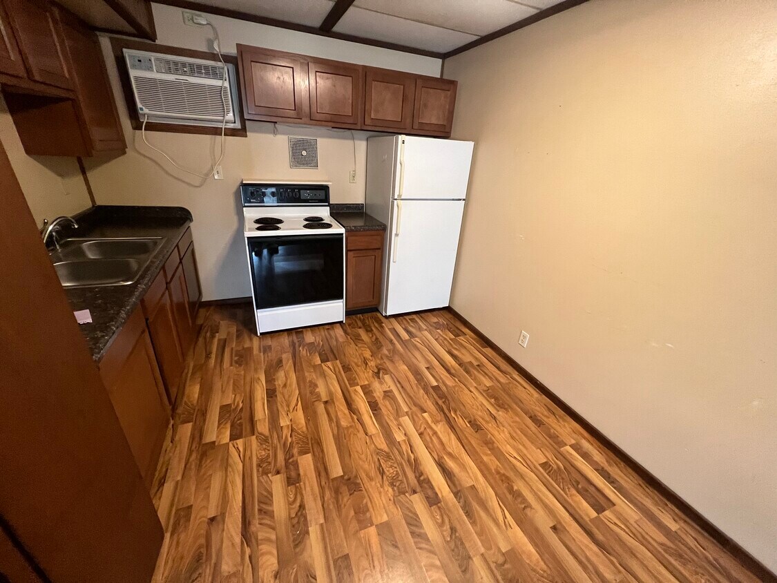 2402 E 6th St Unit 2400 E 6th St 1, Merrill, WI 54452 Apartments in