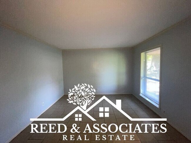 Building Photo - JUST REDUCED ~ MOVE IN SPECIAL
