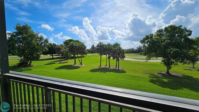Foto del edificio - 16171 Blatt Blvd