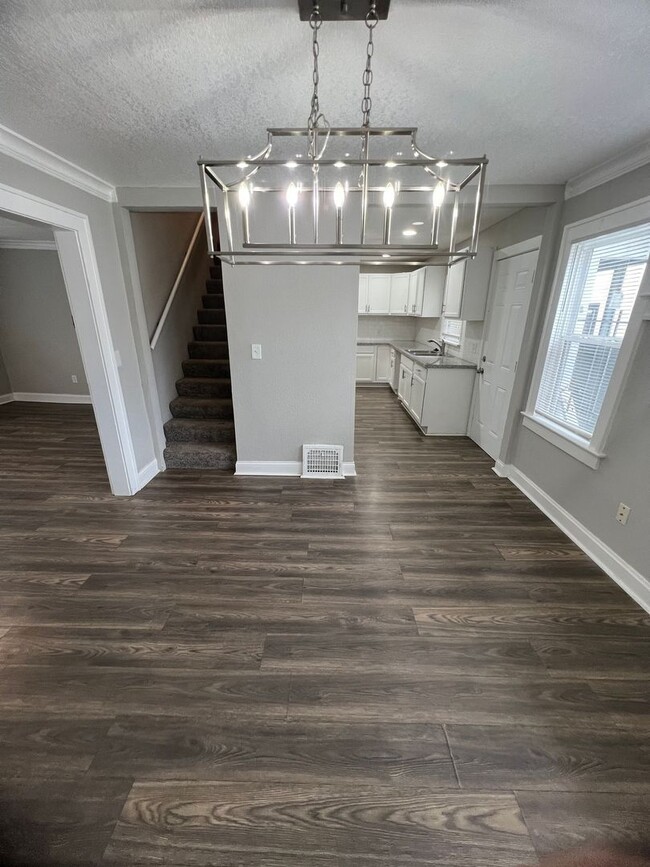 Building Photo - Modern Comfort Meets Convenience in This 4-Bed KC Home!