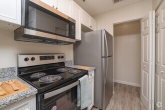 3BR, 2BA - 1,091SF - Kitchen - Rosewood at Clemson