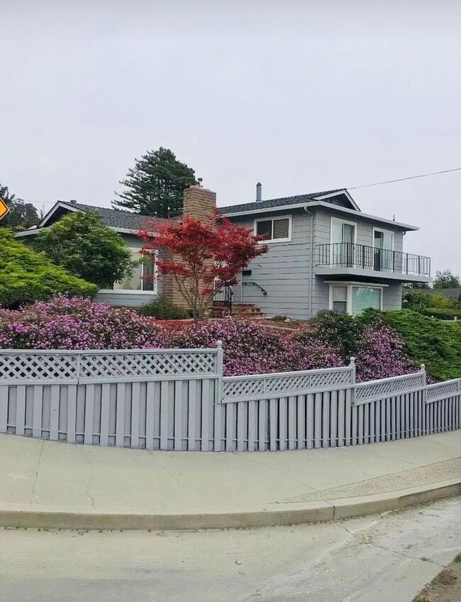 Building Photo - 520 Escalona Dr