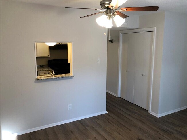 Building Photo - 2733 Hurstview Dr