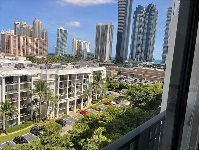 Foto del edificio - 17021 N Bay Rd