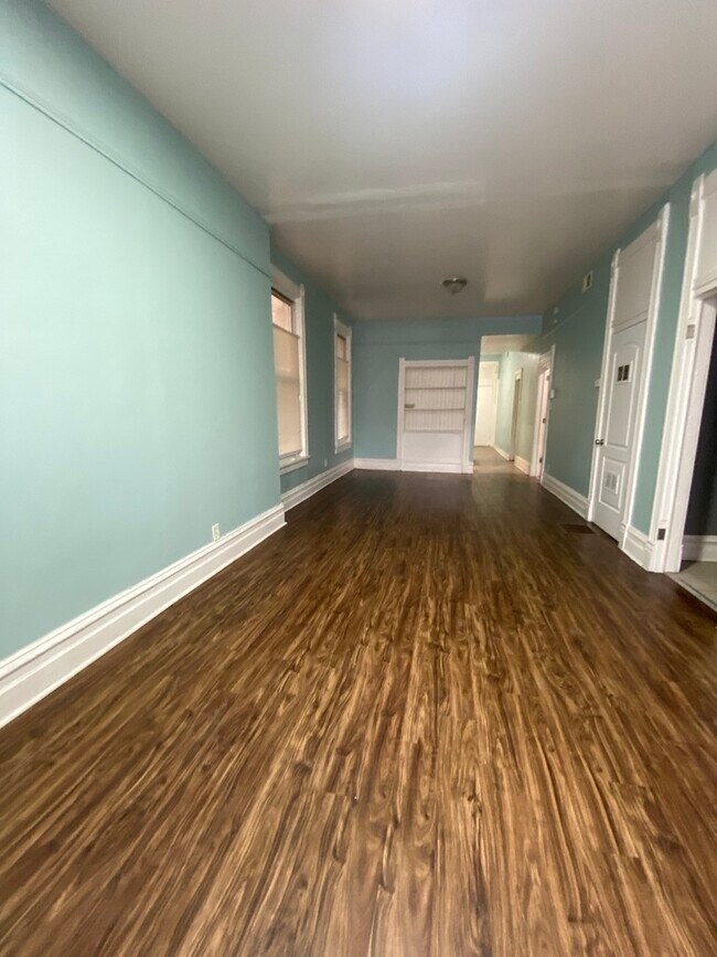 Foto del edificio - 6618 S Marquette Rd