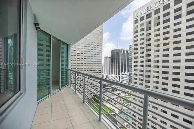 Foto del edificio - 335 S Biscayne Blvd