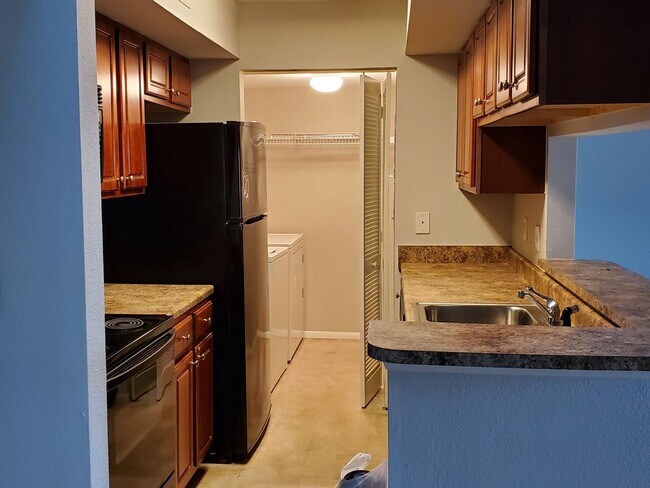 Foto del edificio - 1481 Center St Ext