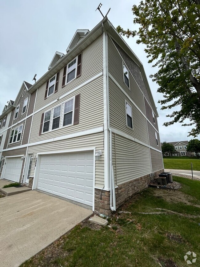 Building Photo - 3008 SW Sharmin Ln