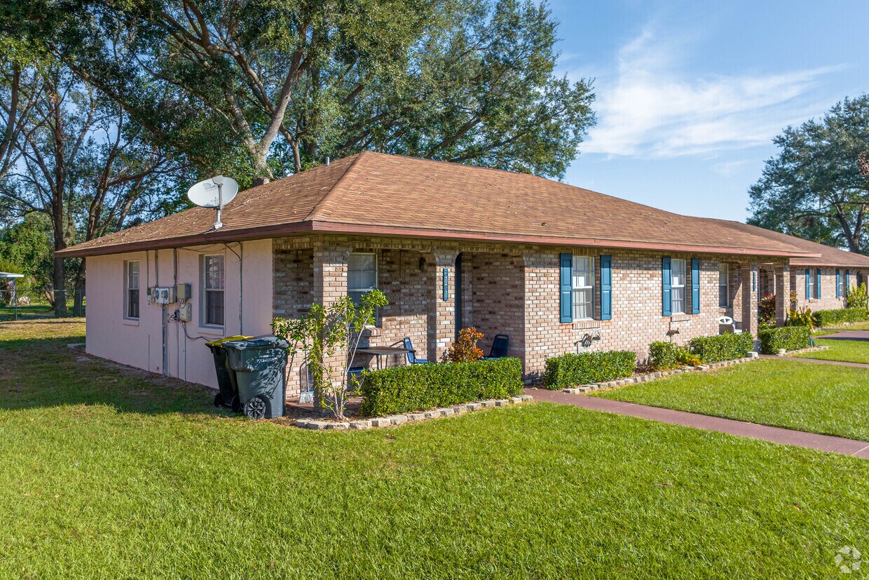 Woodhill Estates Apartments in Winter Haven, FL