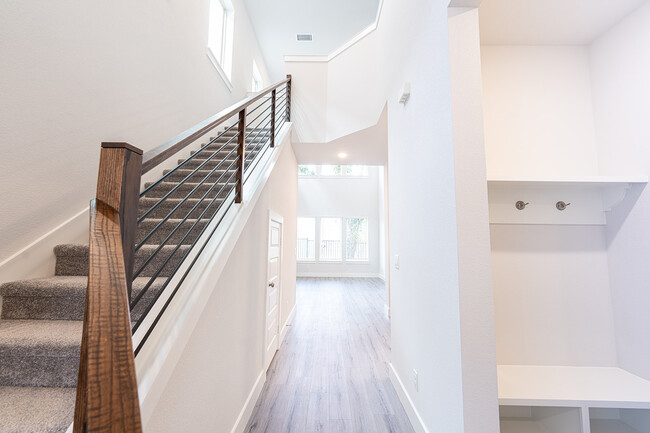 Foto del edificio - 608 Rose Cottage Pl