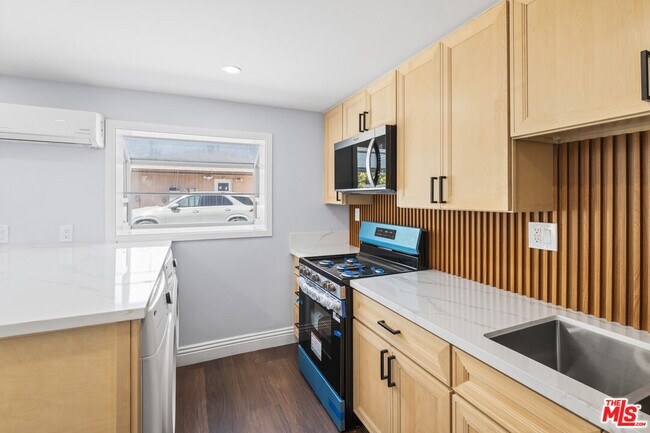 Foto del edificio - 4622 W 149th St