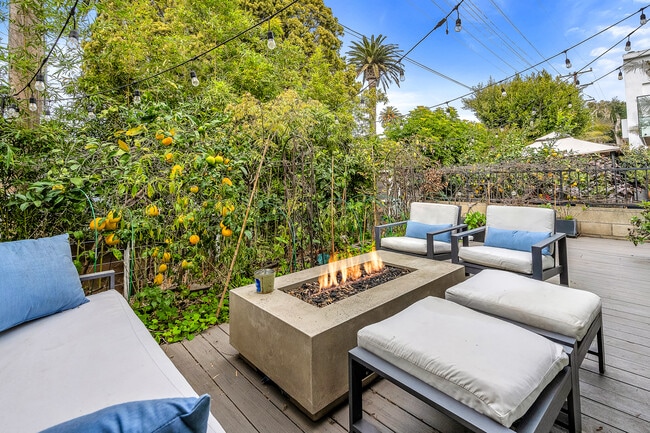 Fire pit for evenings - 718 Marine St