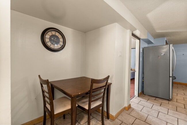Photo du bâtiment - 1655 Brunette Ave
