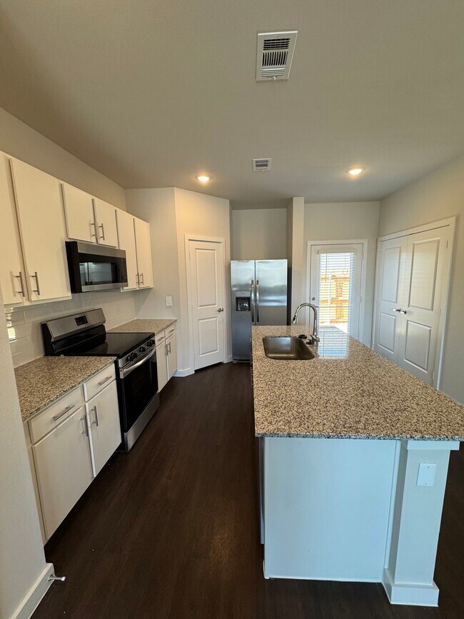 Foto del edificio - 445 Elevon Pkwy