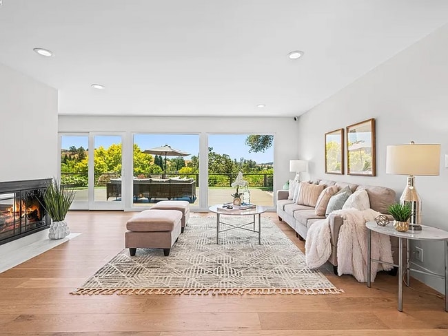 Building Photo - 627 E Angela St