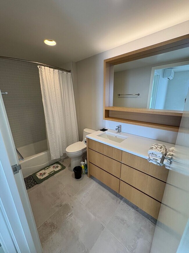 Foto del edificio - 2-Bedroom Unit with City Views and 2 parking stalls at Sky Ala Moana West available on April 1