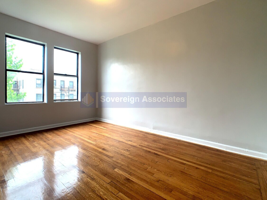 Foto principal - 184 Nagle Avenue