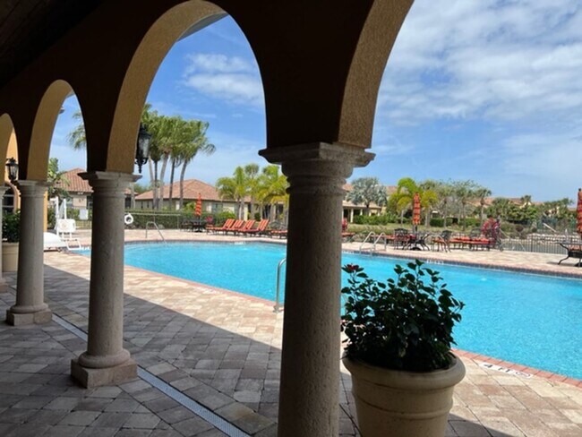 Building Photo - Beachside Townhome