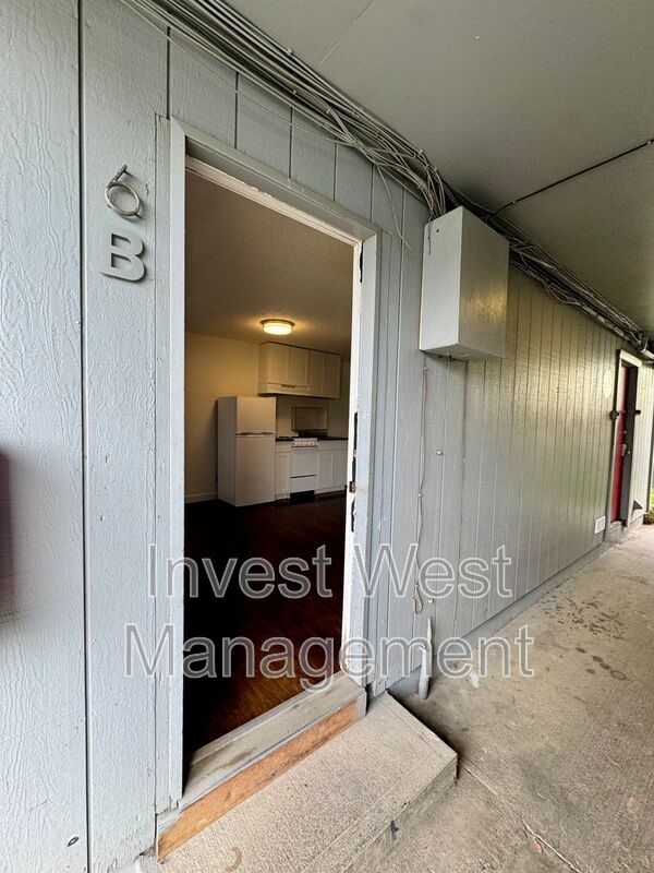 Building Photo - 1960-1933 33rd Ave