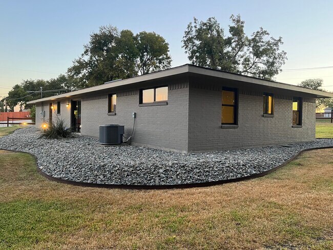 LOW Maintenance landscaping - 5892 County Road 437