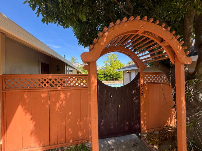 Building Photo - "Beautiful and Open Concord Retreat: 3-Bed...
