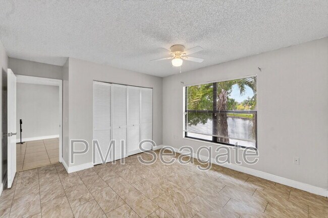 Foto del edificio - 1543 Lake Crystal Dr