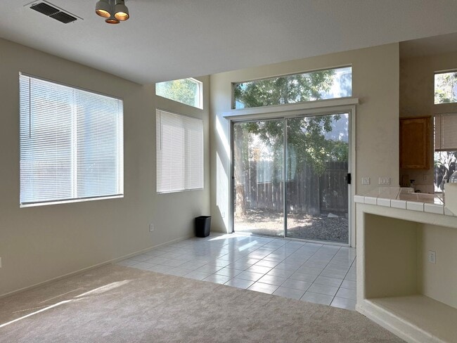 Building Photo - 3 Bed 2.5 Ba 2 Story 2 Car Garage in Folsom!
