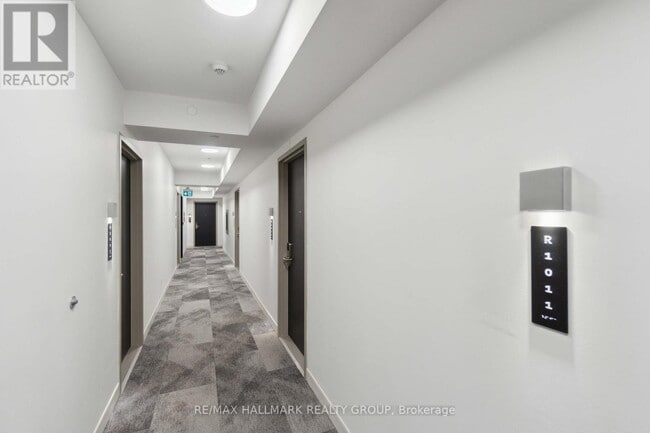 Building Photo - 180 George St