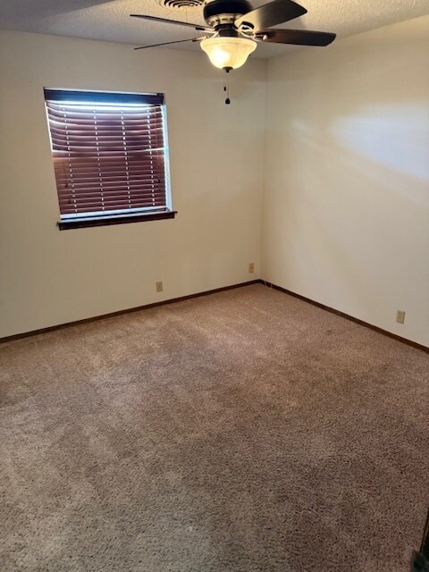 Foto del edificio - 1344 Meadow Ln