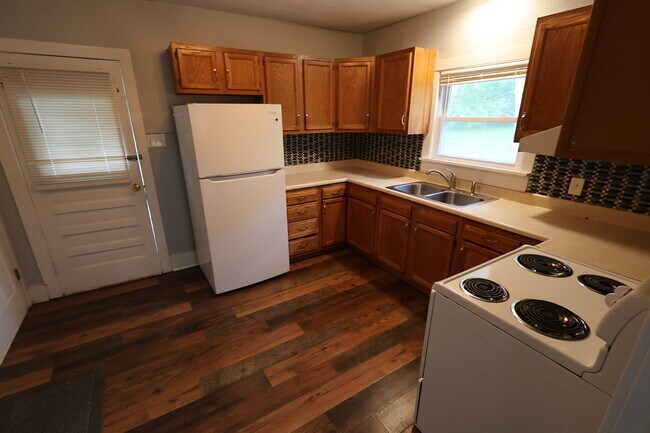 Foto del edificio - 2908 Pleasant Plain Ave