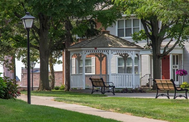 Building Photo - Rochester Highlands