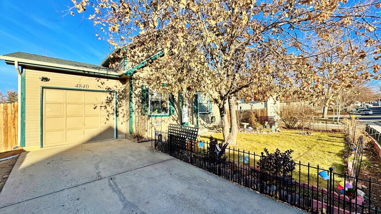 3 Bed 1.5 Bath 1 Car Garage in Quiet Summe... House Rental in Aurora, CO