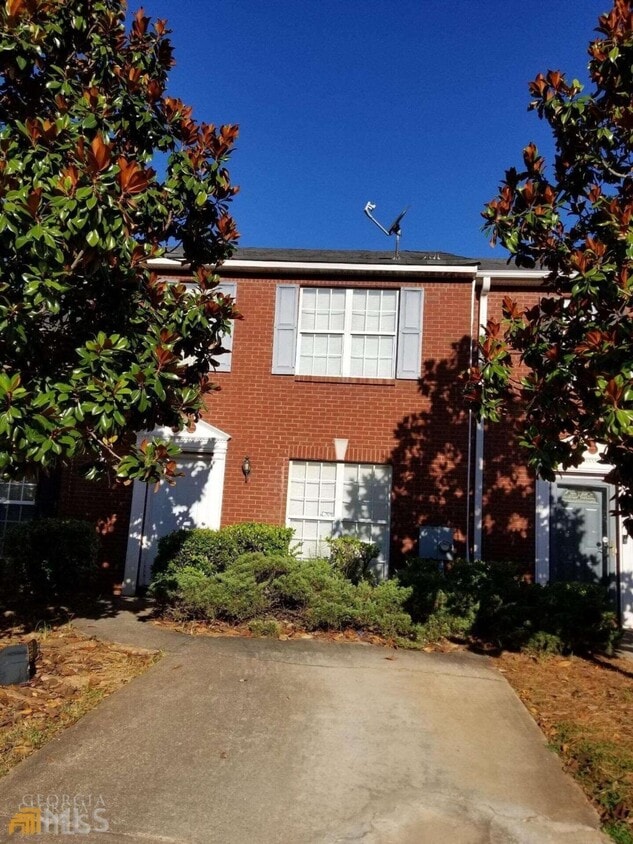 5760 Strathmoor Manor Cir, Lithonia, GA 30058 Townhouse for Rent in Lithonia, GA
