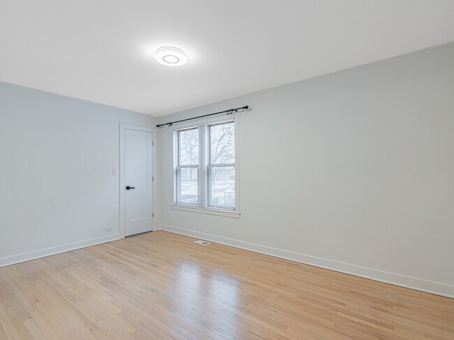 Foto del edificio - 7107 N Melvina Ave
