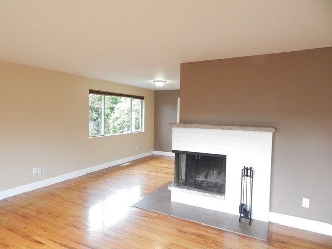 Building Photo - Seattle Northgate single family house 4 be...
