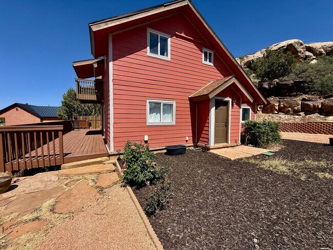 Foto del edificio - 4-BR Home with Horse Privileges in Apple Valley